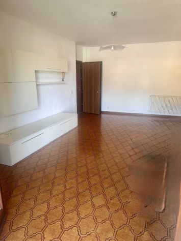 Ampio appartamento di mq. 100 semi/arredato
