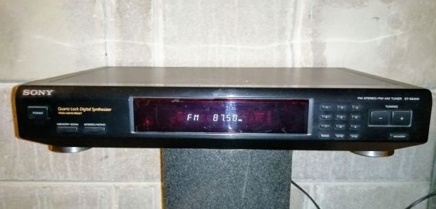 Sintonizzatore Sony AM/FM.