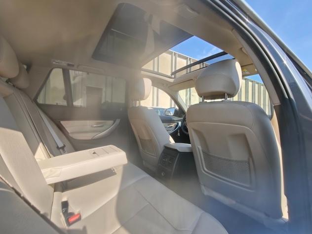 Bmw 320 320d xDrive Touring Luxury Automatica - Foto 6