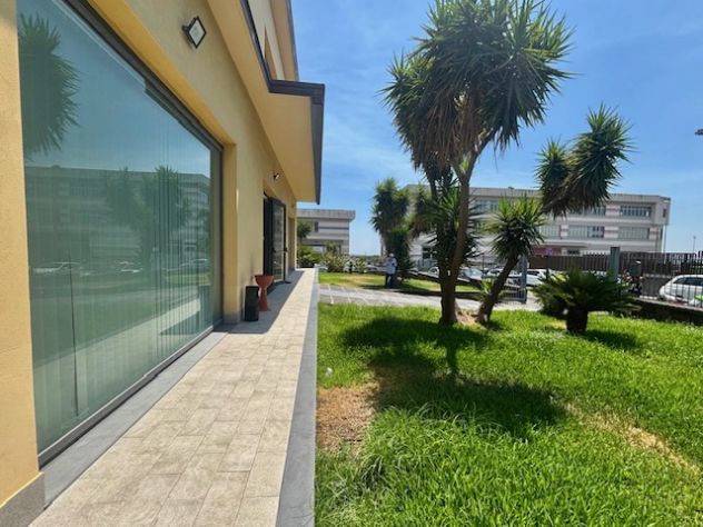 Acireale a due minuti dal casello affittasi Capannone/Ufficio 450 mq