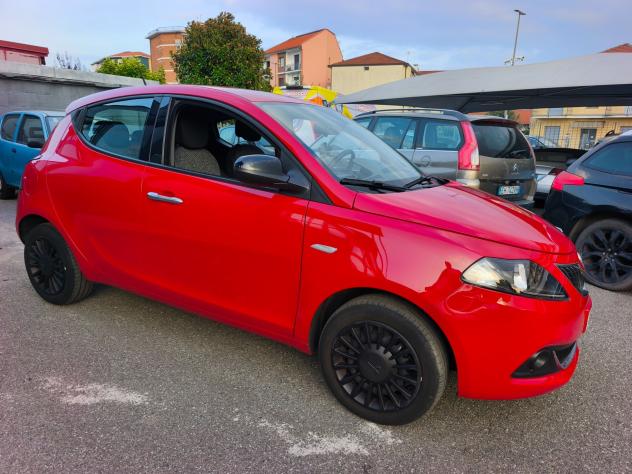 Lancia Ypsilon 1.2 69 CV 5 porte GPL Silver - Foto 2