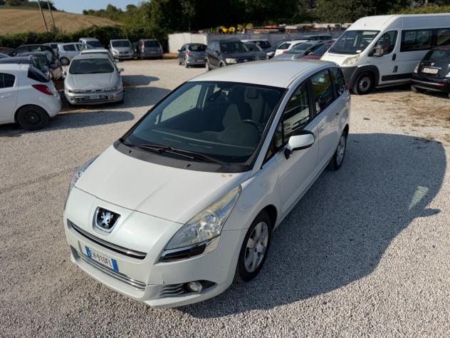 Peugeot 5008 1.6 e-HDi 112CV Stop&Start cambio robotizzato Tecno - Foto 6