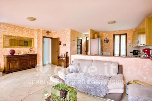 Villetta a schiera di 160 m² con 4 locali e posto auto in vendita a Cunardo - Foto 3