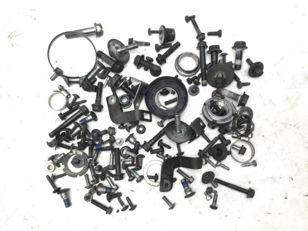 SUZUKI BURGMAN UH 200 KIT VITI E BULLONI ASSORTITI TELAIO 2008 CD111