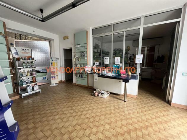 MAGAZZINO CON NEGOZIO-UFFICIO ED AREA DI PERTINENZA - Foto 15