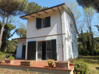 Villa in affitto a Ronchi - Massa 180 mq  Rif: 1109465