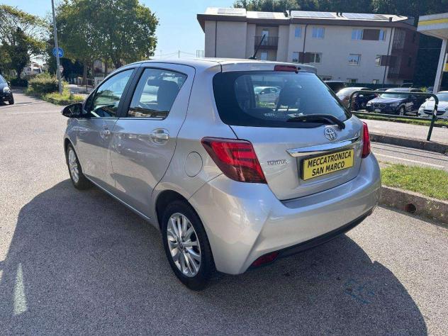 Toyota Yaris 1.4 d-4d Lounge 5p - Foto 4