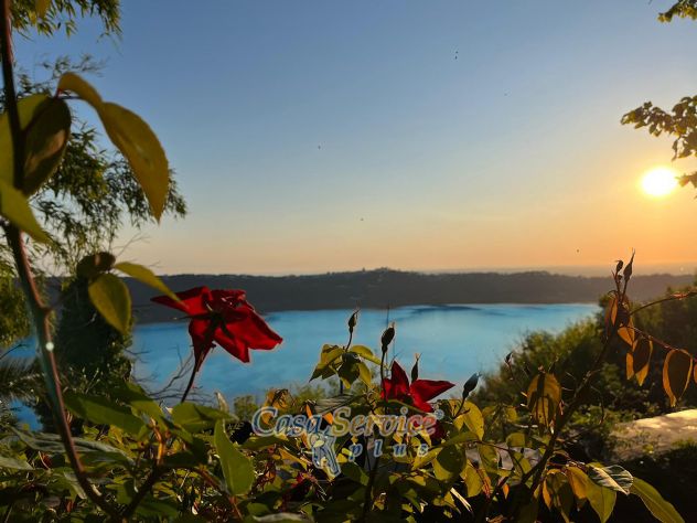 Splendida villa con vista sul lago a Castel Gandolfo - Foto 2