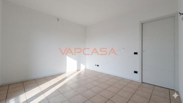 ESCLUSIVO E LUMINOSO TRIOLOCALE CON BOX DOPPIO - Foto 17