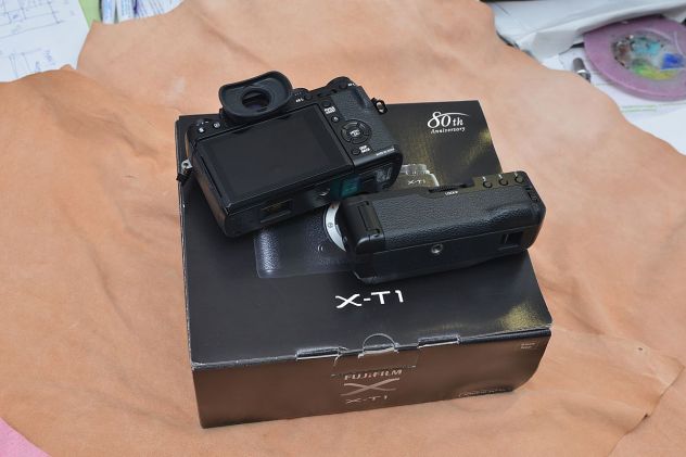 Fujifilm X-T1 con VG-XT1 NUOVISSIMA + due batterie nuove - Foto 3