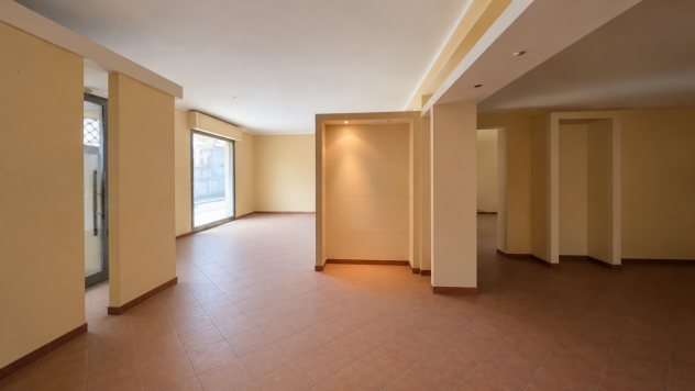 Locale commerciale in affitto a Vezzano Ligure