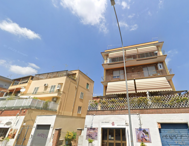 ARCO DI TRAVERTINO GRAZIOSO TRILOCALE ARREDATO