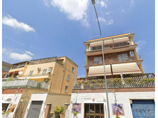 ARCO DI TRAVERTINO GRAZIOSO TRILOCALE ARREDATO