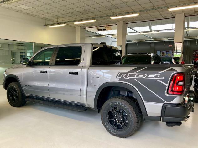RAM 1500 REBEL PREMIUM 2025 3.0L Twin-Turbo 420 CV - Foto 6