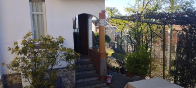 Villa di 140 m² con 4 locali in vendita a Cocquio-Trevisago