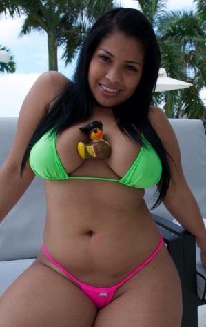 Amara23: alta 159cm, 57kg, cerco uomo vicino Tel: