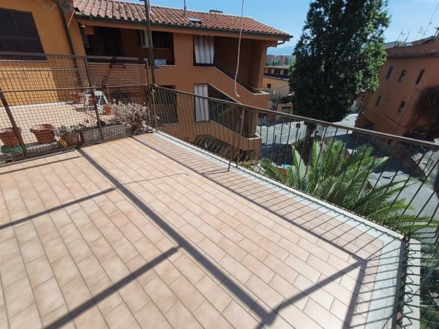 AMPIO TRILOCALE CON TERRAZZO - Foto 10