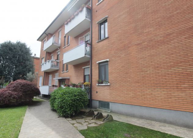 SULBIATE-3 locali con cantina e box - Foto 4