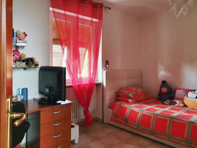MASSA, loc. Quercioli, villetta singola distribuita su due livelli con giardino su quattro lati. L'immobile è composto di ampio soggiorno, cucina e ba - Foto 10