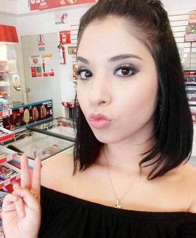 Donna di Pizzo, 25 anni. Fisico Magro Tel:
