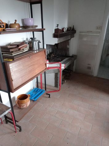 Stabile di mq. 81 in borgo umbro panoramico a 3 km. dall'uscita E45 - Foto 9