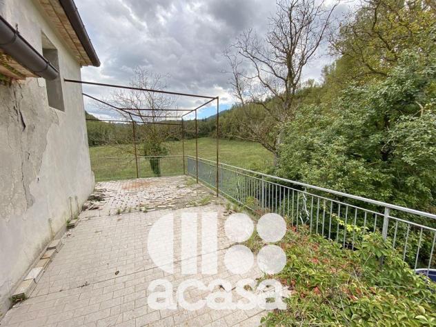 CASALE SEMI RISTRUTTURATO CON TERRENI - Foto 11