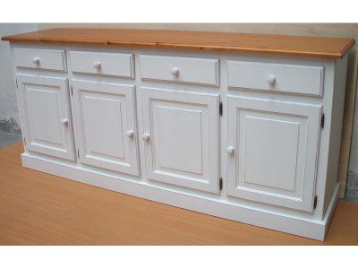 Credenza a 4 ante tinta naturale disponibile in tinta miele o noce con differenz