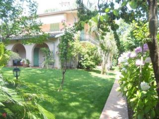 Villa in affitto a Forte dei Marmi 150 mq  Rif: 1269206