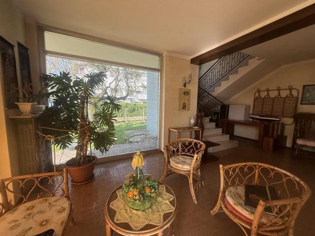 VILLA SINGOLA SU LOTTO DI 1200 MQ