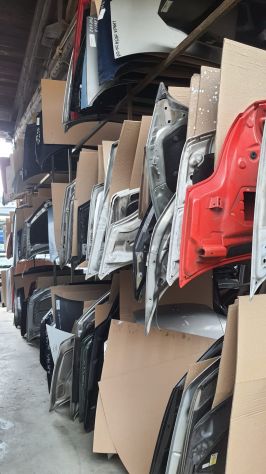 Disponibilità di cofani per auto multimarca - Foto 2