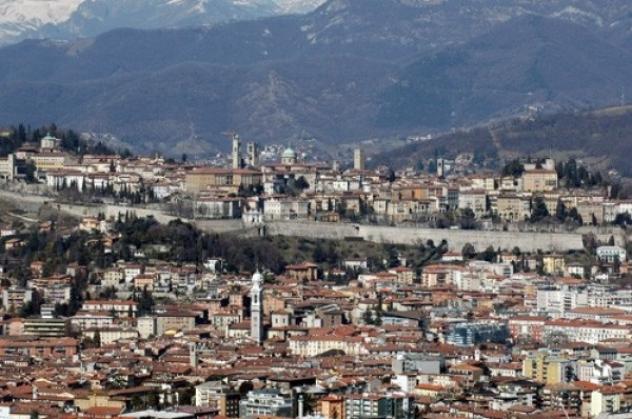 Appartamento di 131 m² con 4 locali e box auto in vendita a Bergamo - Foto 4