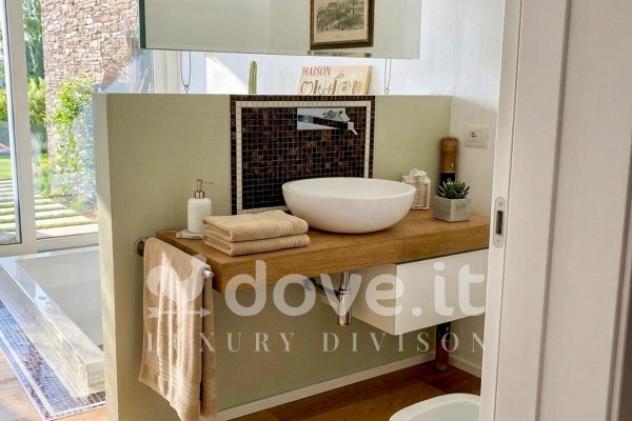 Villa di 380 m² con più di 5 locali e box auto in vendita a Colverde - Foto 9