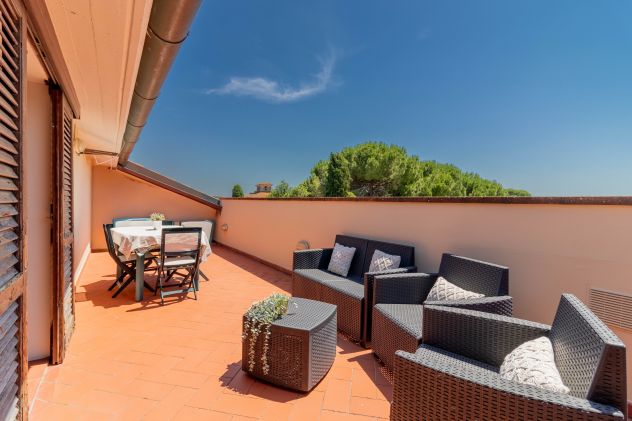 APPARTAMENTO CON 2 CAMERE,DOPPI SERVIZI,GARAGE E TERRAZZA - Foto 10