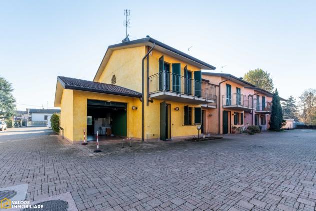 VILLA A SCHIERA di 4 vani e di 125 mq (SPINO D'ADDA) rif. 000001300