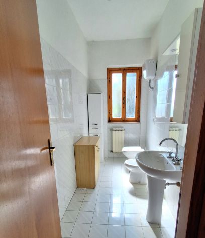Ampio quadrilocale con terrazzo e camino - Foto 7
