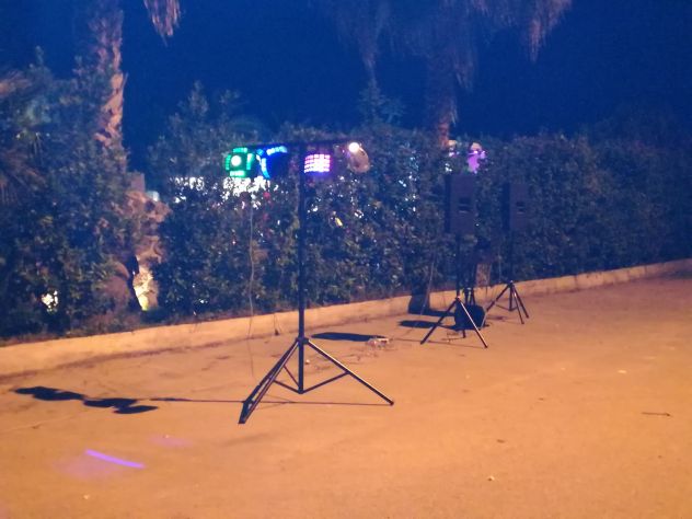 Noleggio Effetti Luci, Asta e Macchina per il Fumo - Foto 2