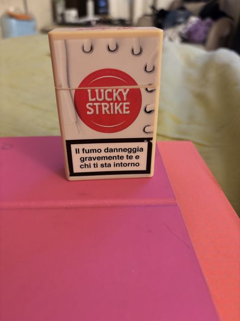 PORTA PACCHETTO SIGARETTE EDIZIONE LIMITATA IN GOMMA ANNI 2000/05”LUCKY STRIK - Foto 2