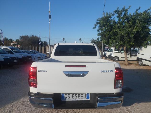 Toyota Hilux 2.4 D-4D A/T 4WD 4 porte Double Cab Lounge - Foto 5