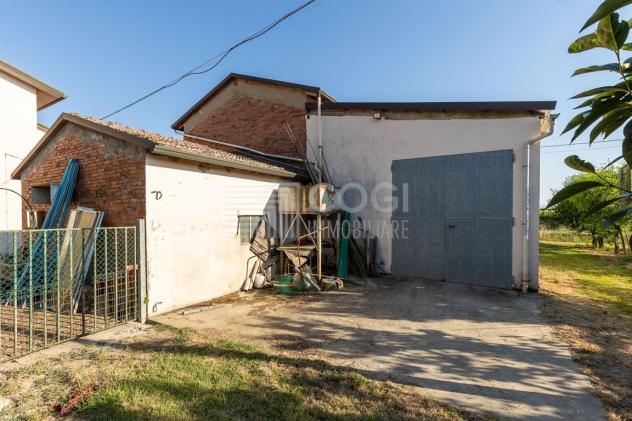 Ampia Porzione di Casa con Giardino e Servizi - Foto 8