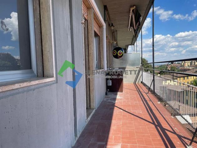 Zona Uncinello a Siena, appartamento con ampio balcone panoramico. - Foto 9
