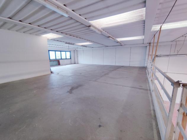 Locale comm.le/Fondo in affitto a Cascina 150 mq Rif: 1221984