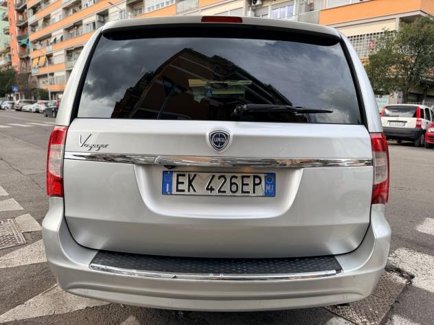 Lancia Voyager 2.8d 163cv Automatica 7 Posti - Foto 4