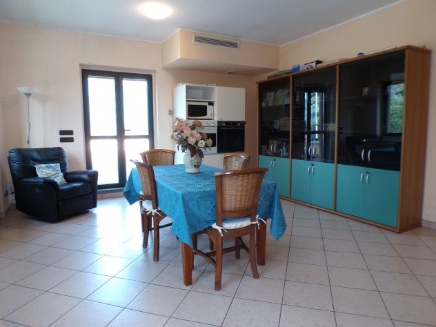 Biandronno - Appartamento con splendida terrazza - Foto 2