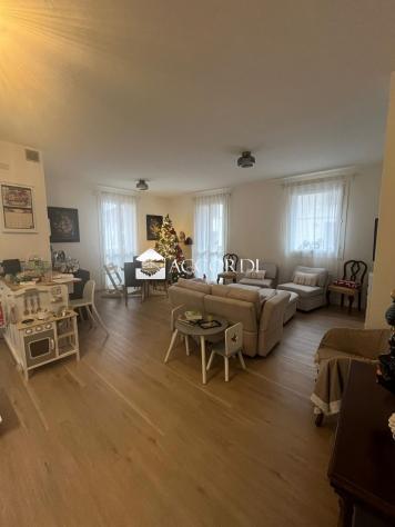 APPARTAMENTO di 4 vani e di 130 mq (CONEGLIANO) rif. MM0055