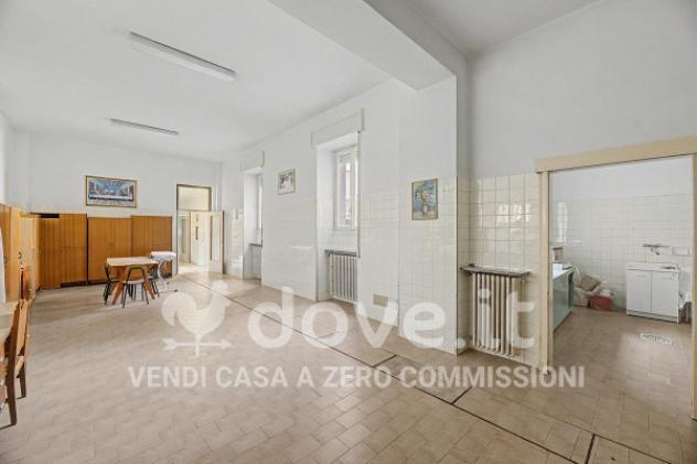 Palazzo / Stabile di 2800 m² con più di 5 locali in vendita a Leggiuno - Foto 15
