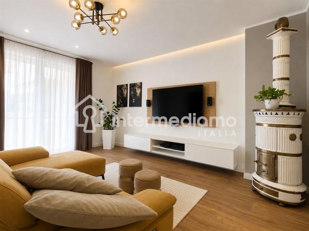 ELEGANTE QUADRILOCALE COMPLETAMENTE RISTRUTTURATO CON TERRAZZO - Foto 5