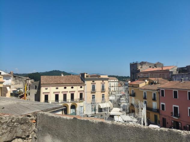 2073/TEANO Appartamento nel cuore del centro storico di Teano, in Vico Annunciata n. 6, in palazzo storico, al terzo piano. L’immobile è composto da 1