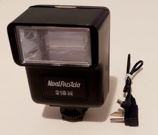 Flash Elettronico Noal Austria 218M completo di cavo di connessione nuovo