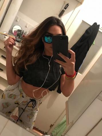 Sempre indaffarata, ho bisogno di un po' di relax e divertimento Tel:
