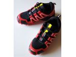 Scarpe da Trekking in tessuto rosso/nero.